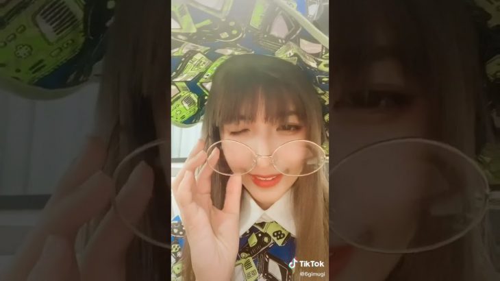【下乳おっぱい】ちらりどころの話ではないし可愛い過ぎ【TikTok】