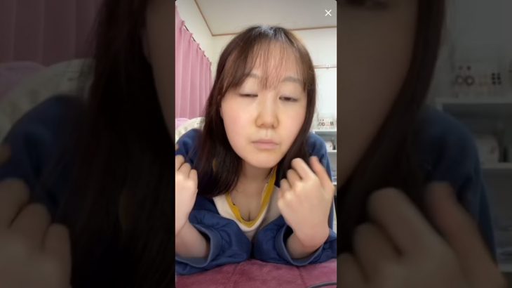 この子はTikTokライブ配信中にポロリしてしまう(スキップしないで最後まで見るとポロリ確定)