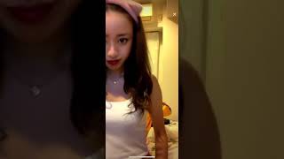 TikTokライブ　胸チラ