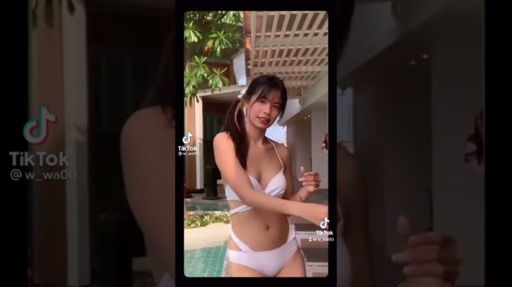 おっぱいポロリビキニ