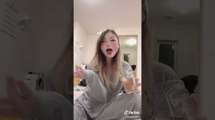 こ、これは‥エロい　ノーブラ　胸チラ