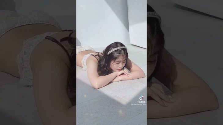 おっぱいポロリ下着