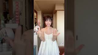 おっぱいポロリ系女子