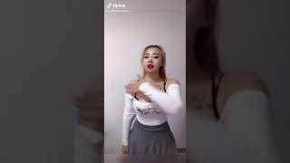 晃動的……前凸後翹……巨乳美女，訂閱了嗎？