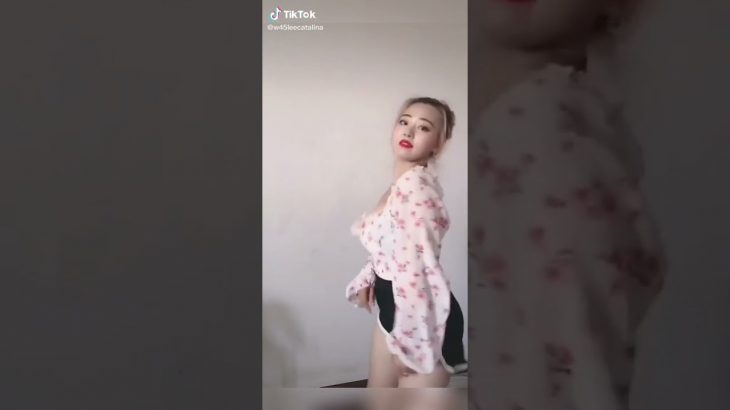緊身褲緊身裙全集。巨乳  美女 訂閱的嗎？