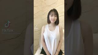 おっぱいポロリ女子