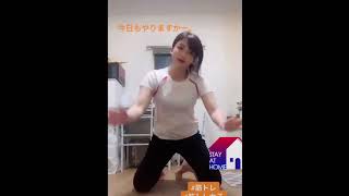 胸チラ　乳揺れ　腕立て伏せ