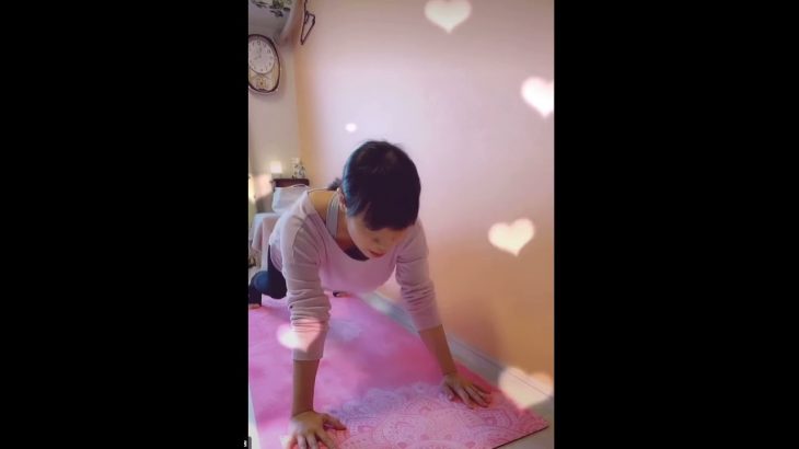 胸チラ　乳揺れ　おっぱい