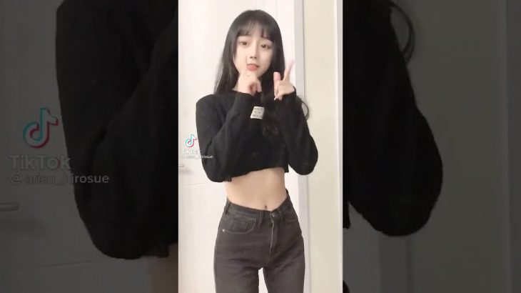 おっぱいポロリ女子
