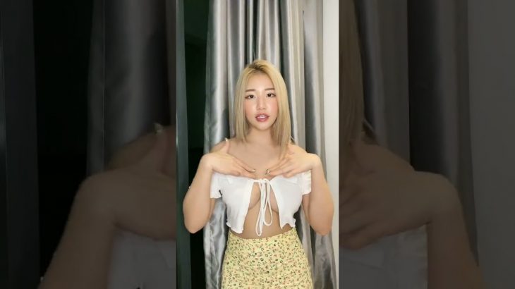 【おっぱい】 胸チラ 目を細めて見ちゃダメですよw tiktok #Shorts