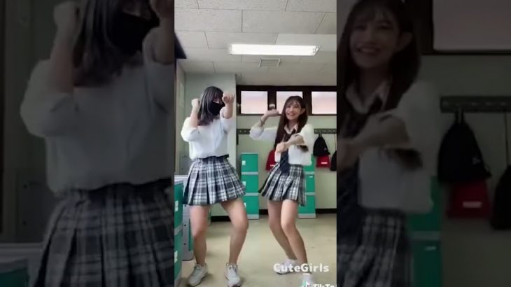 女子高生可愛いダンスwwwパンツ見えるwww