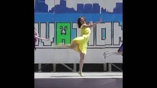 スカートが舞う　生足女子大生の華麗なジャズダンス②