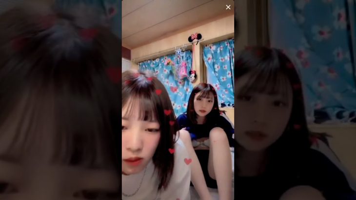 【LIVE配信ハプニング】うっかりブラチラする2人 #Shorts