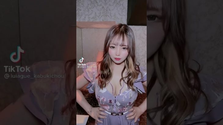 【TikTokまとめ】巨乳を自慢する美女