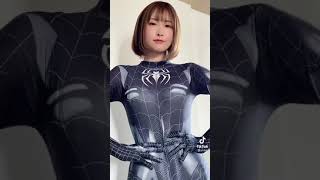日本のスパイダーマンは巨乳