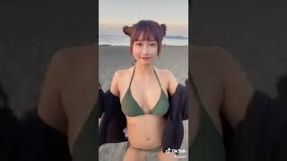 水着からおっぱいポロリ プルンプルン