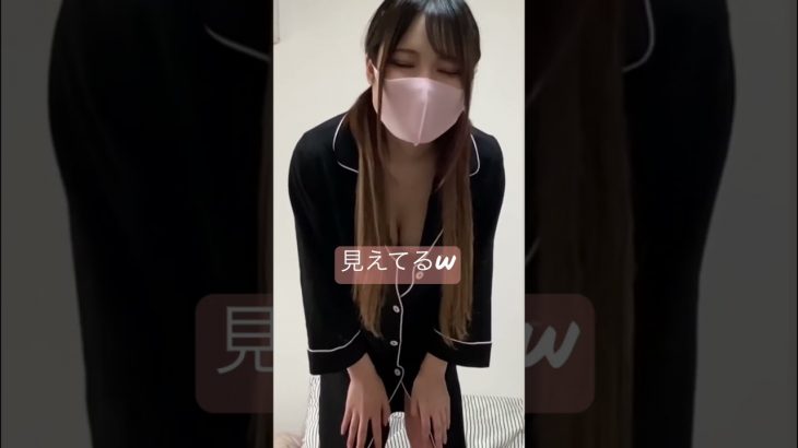 ポロリ生着替えメイド服おっぱい見えちゃってます🙈