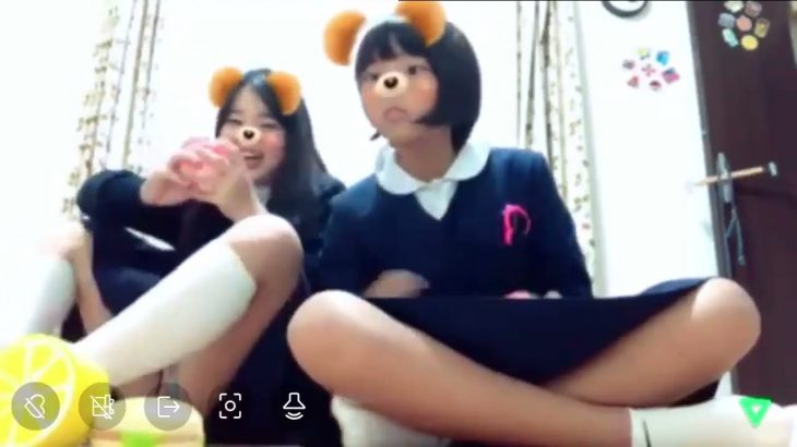 写真撮影中に油断パンチラ