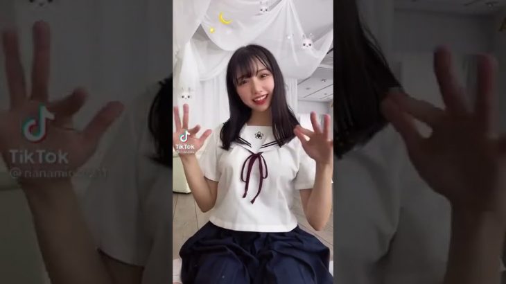 制服が最高のちょうどいいオッパイとか #胸チラ#見えてる