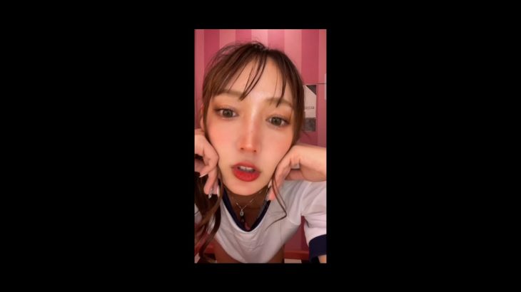 【TIK TOK  胸チラ美女】