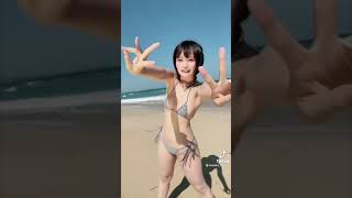 今話題の巨乳女子　もう冬なのに、水着　#shorts
