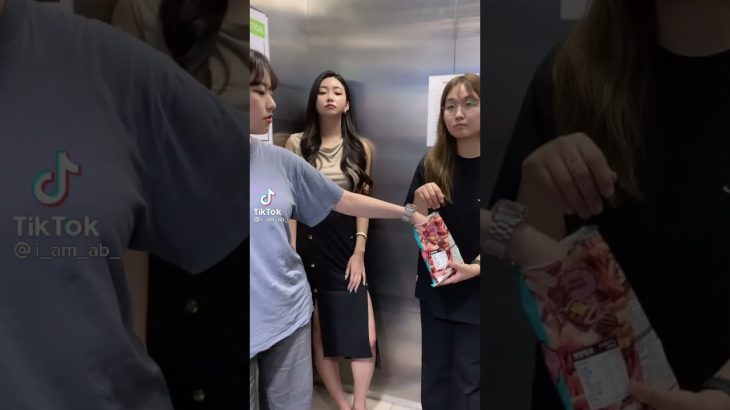 美女巨乳エレベーターにて　#shorts  #elevator #funny #fyp  #foryou