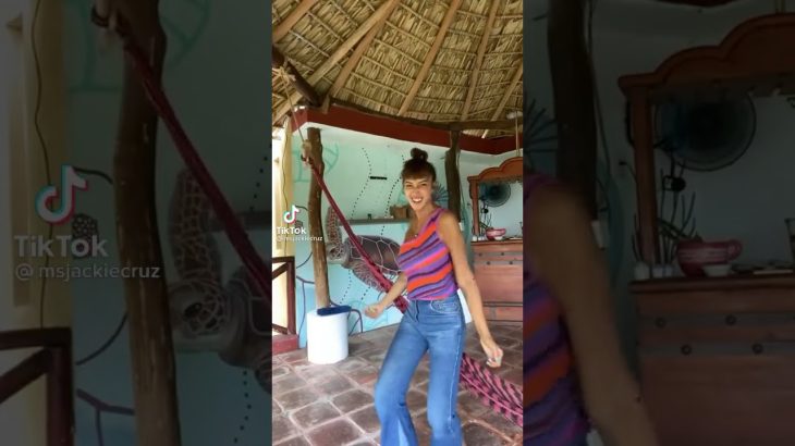 ゆっくりしたら見えるかも　#shorts#巨乳#爆乳#おっぱい#sexy#bobs