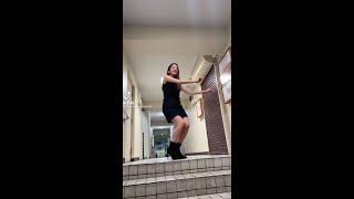 【パンチラ】美女の黒パン♡