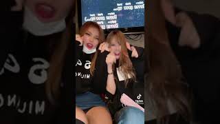 パンチラ？　黒？