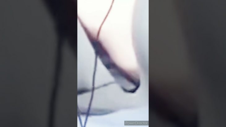 胸元を覗いてみる  チラリ、ポロリと