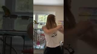 ノーブラ 透けてるよ  可愛い女の子