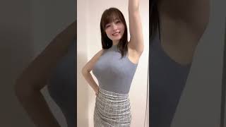 巨乳ときれいな脇