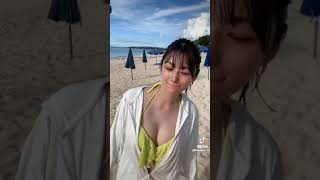 ビーチでおっぱいポロリハプニングビキニ