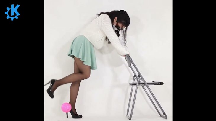 スカートを履いてハイキックしてパンチラ