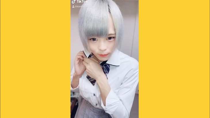 【女子高校生】早着替えでポロリ寸前