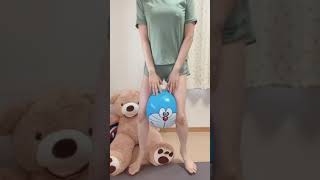 ノーブラぢゅり先生のビーチボール挟んでで筋トレ