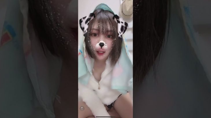 【パンチラ】一瞬白。