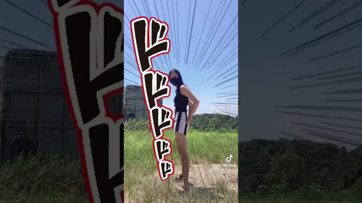 谷間からのパンチラ