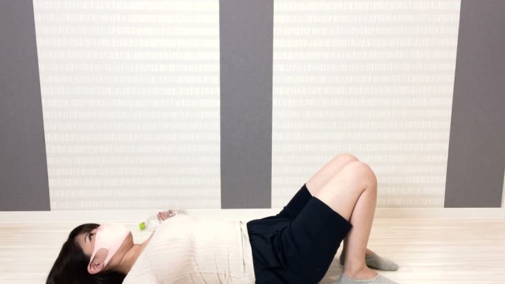 ノーブラ真剣にバストアップエクササイズしてみました_1080p