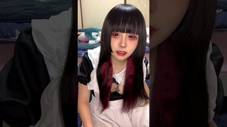 TikTok メイドさんノーブラ凸見え