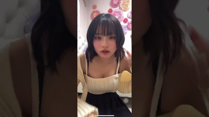 【TikTokライブ】胸を寄せるかわいい巨乳すぎる女の子