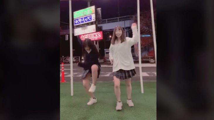 【TikTok】JK大暴れ❕パンチラ