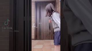 【TikTok】ダンス中に強風でパンチラするJK