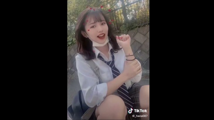 【TikTok】JKすわりながら踊って❕パンチラ