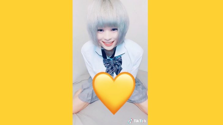 【パンチラ】見せないと言いつつ見えちゃったjk