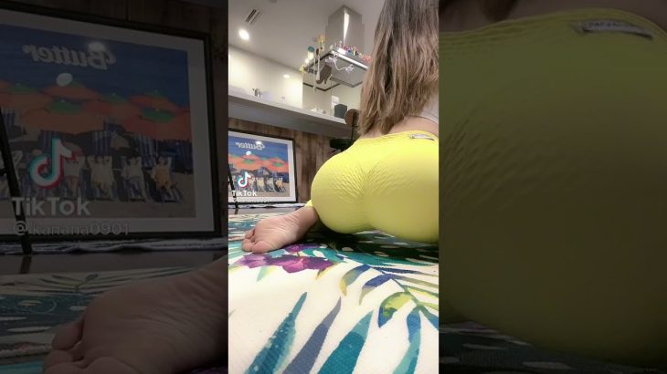 このおしりは絶対に気持ちいいやつだ…パンチラしたくなるエロい女だ#short