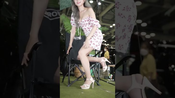 純白のパンチラは反則だよ…エロい女だ#short