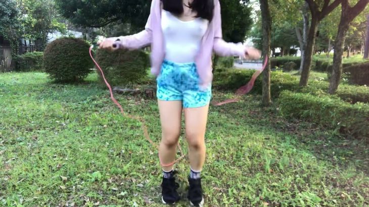 巨乳美尻女子がノーブラダイエット!ノーブランニング×縄跳び【お尻も】