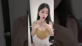 小刻みジャンプが可愛すぎ【巨乳】