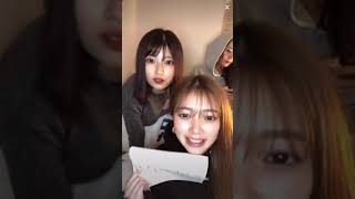 服の穴からレアな胸ちら